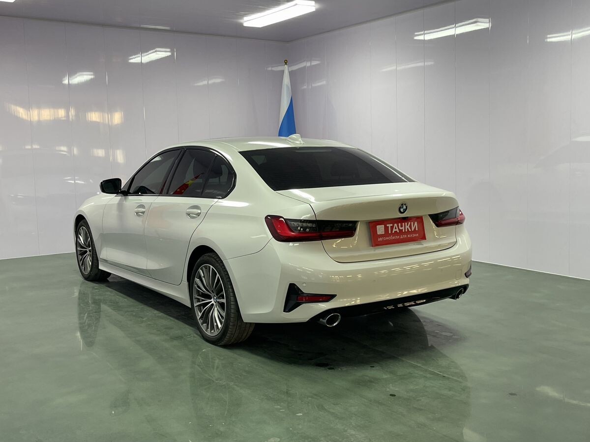 BMW 3 серии 2021 - фото автомобиля