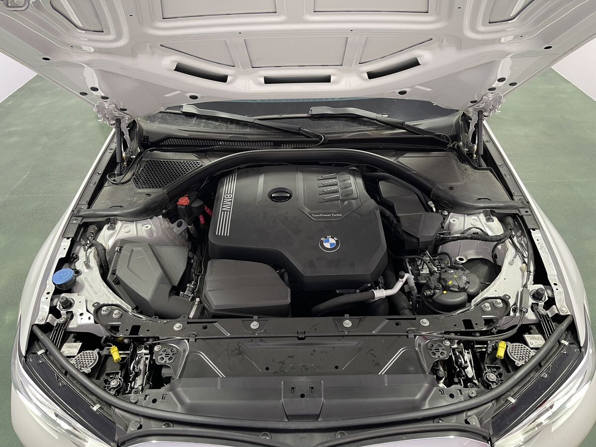 BMW 3 серии 2021 - фото автомобиля