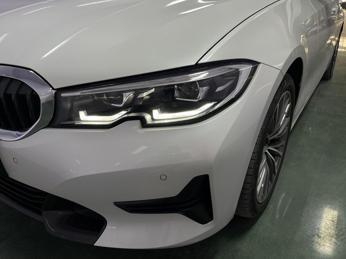 BMW 3 серии 2021 - фото автомобиля