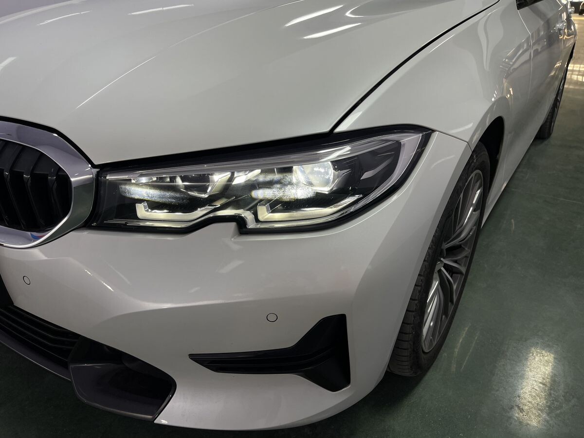 BMW 3 серии 2021 - фото автомобиля