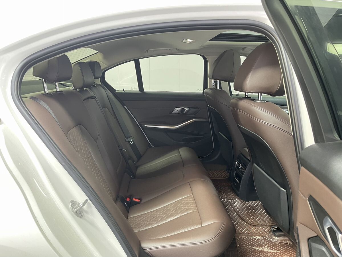 BMW 3 серии 2021 - фото автомобиля