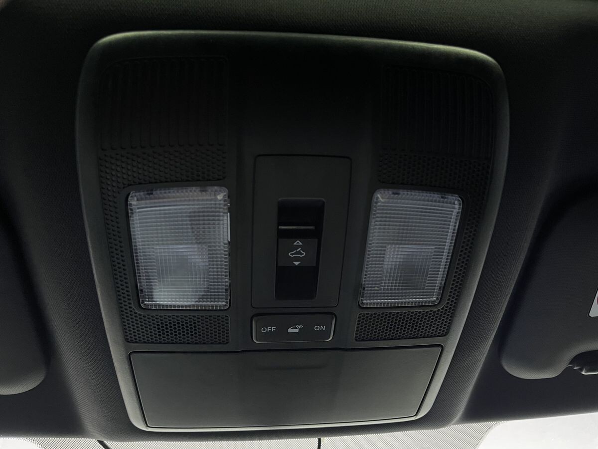 Mazda CX-4 2023 - фото автомобиля