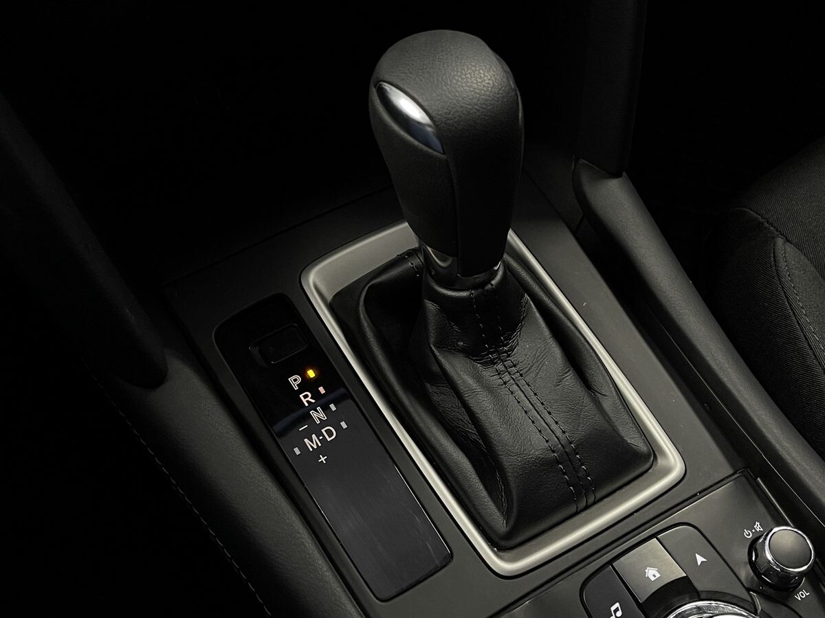 Mazda CX-4 2023 - фото автомобиля