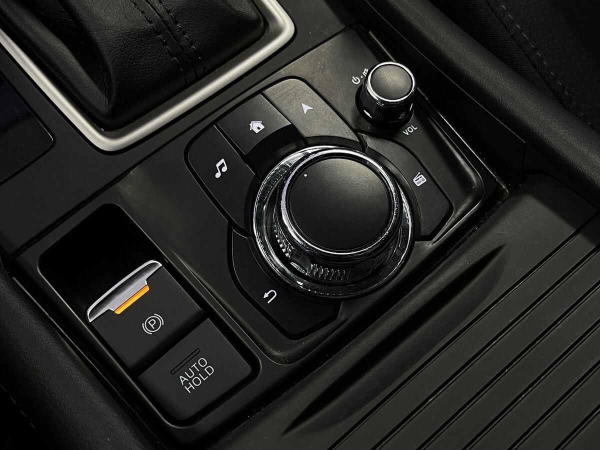 Mazda CX-4 2023 - фото автомобиля