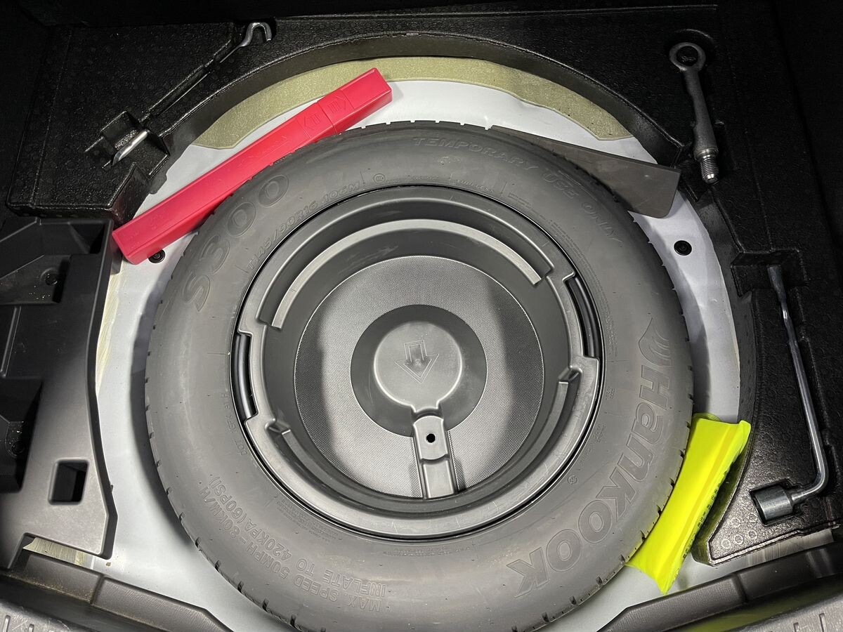 Mazda CX-4 2023 - фото автомобиля