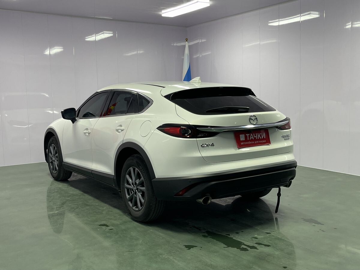 Mazda CX-4 2023 - фото автомобиля