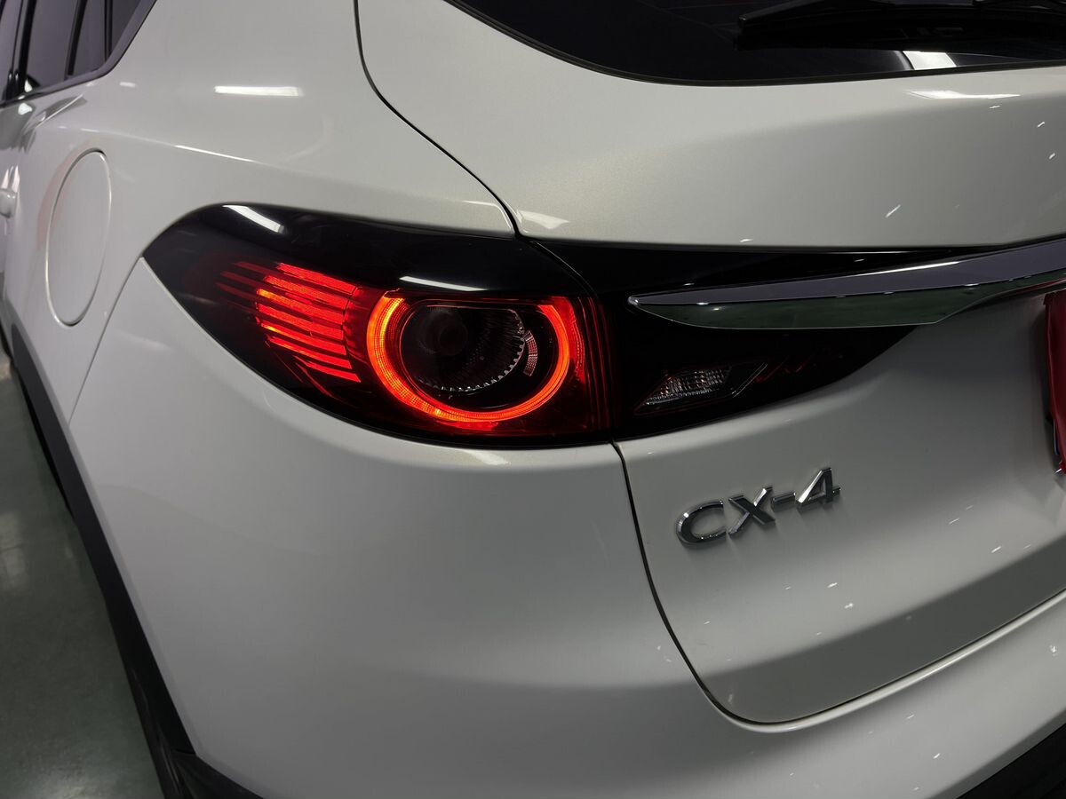 Mazda CX-4 2023 - фото автомобиля