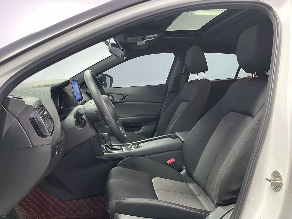 Mazda CX-4 2023 - фото автомобиля