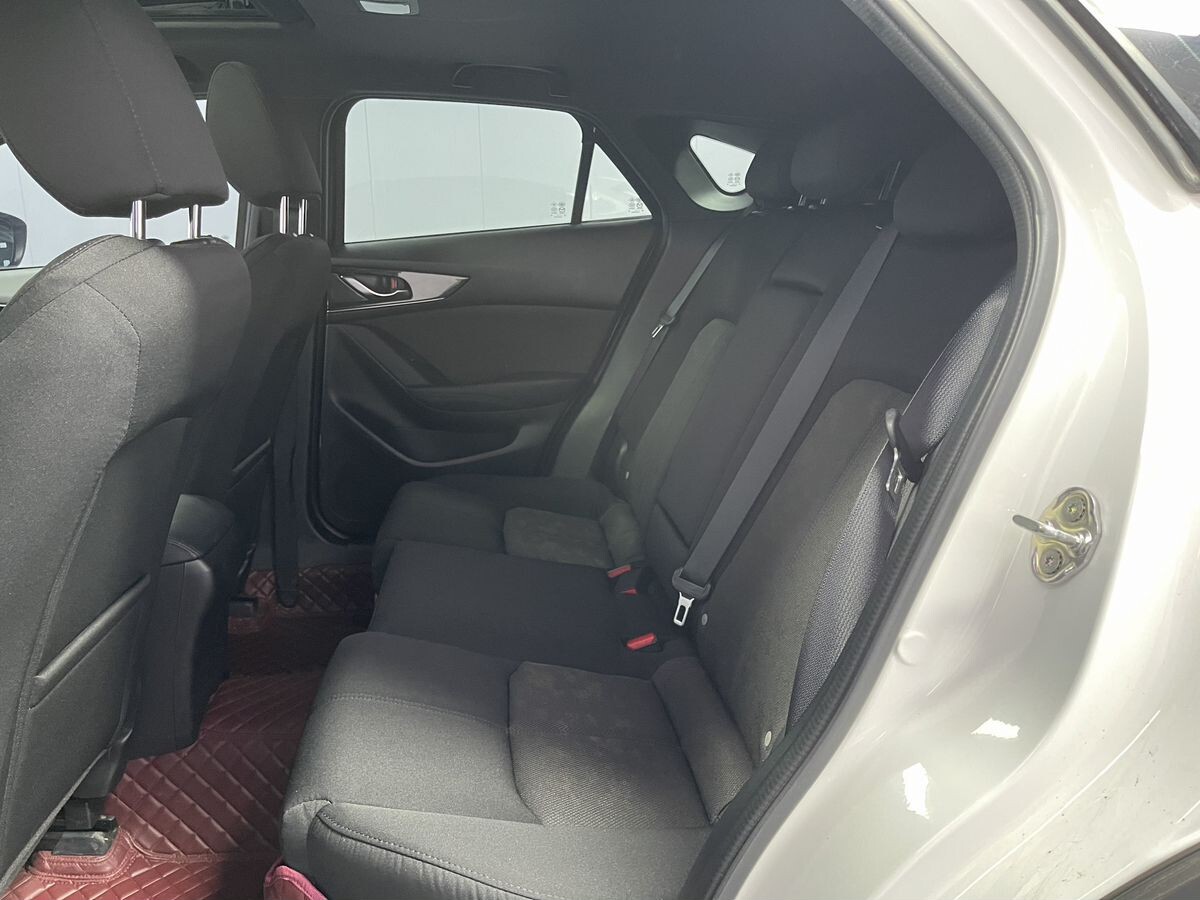 Mazda CX-4 2023 - фото автомобиля