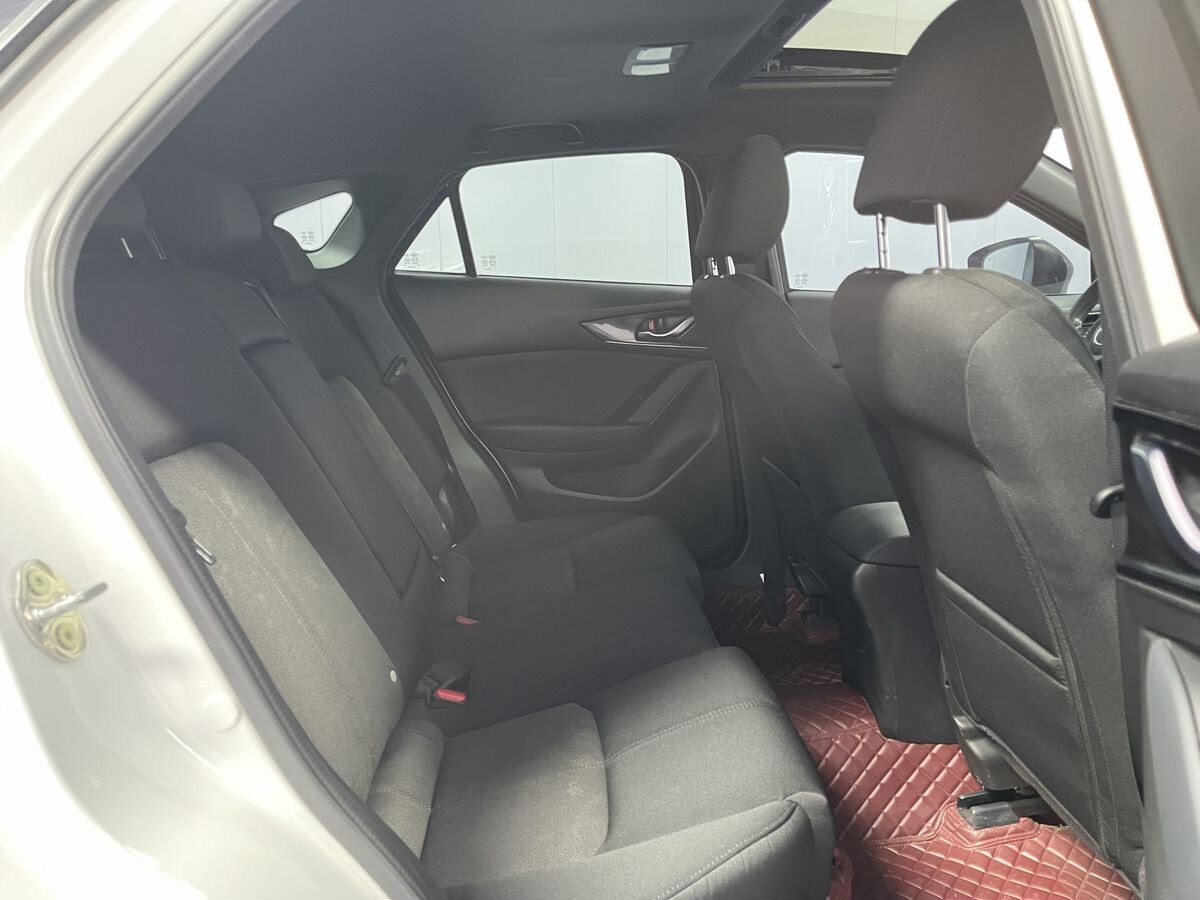 Mazda CX-4 2023 - фото автомобиля