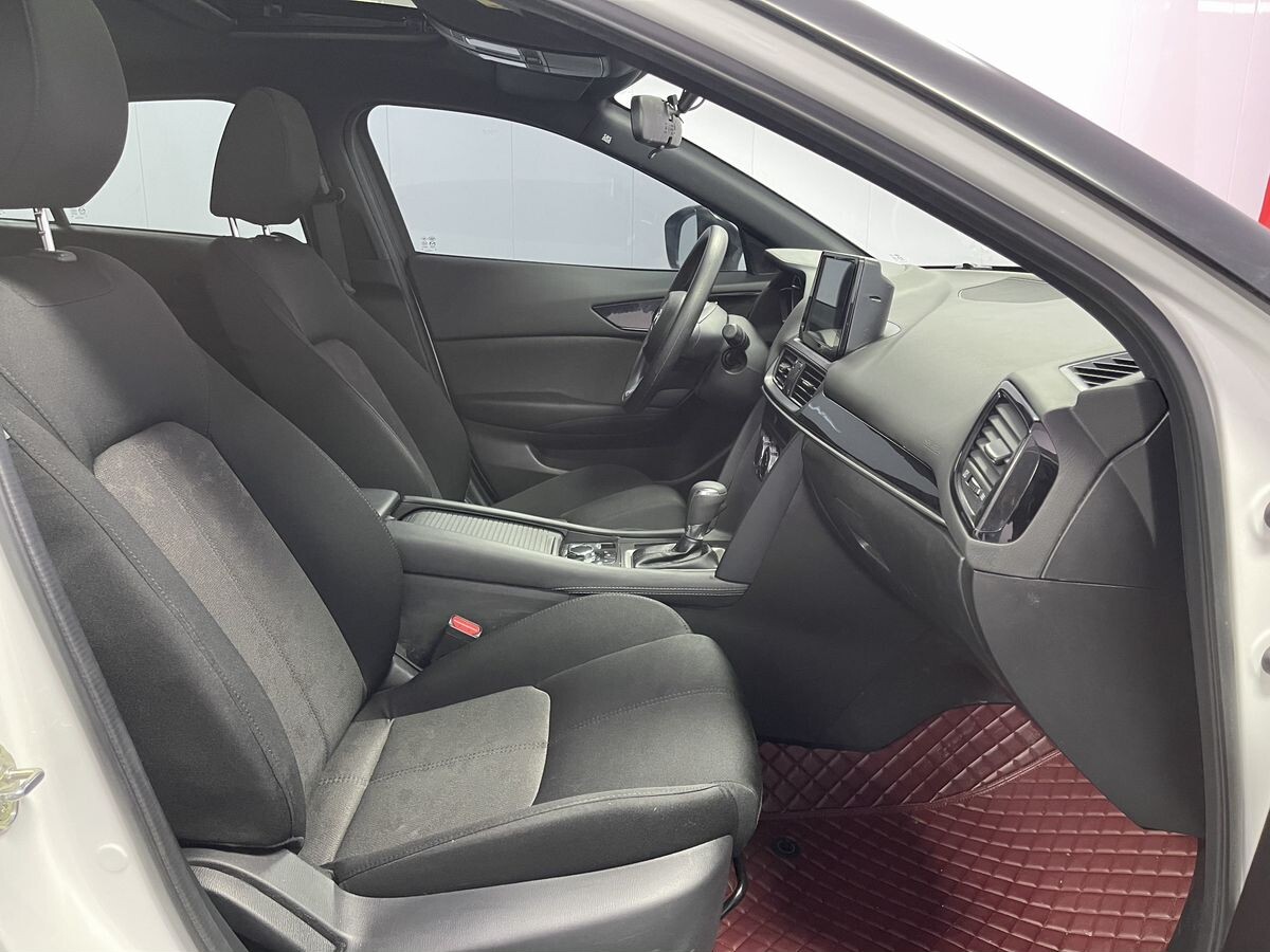 Mazda CX-4 2023 - фото автомобиля