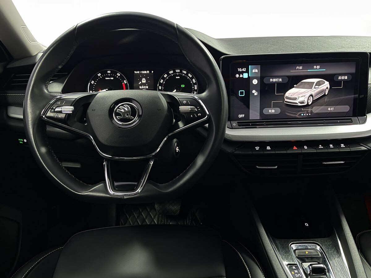 Skoda Octavia 2022 - фото автомобиля