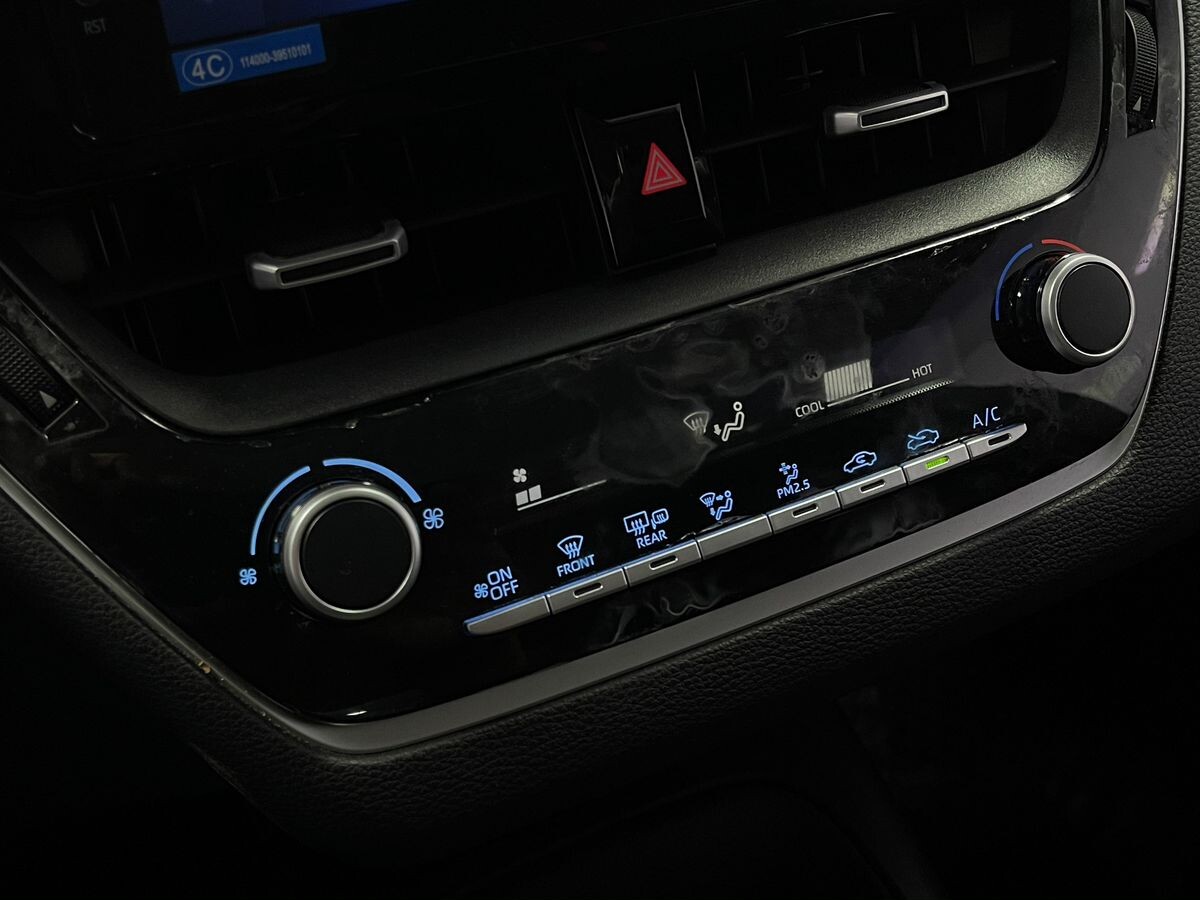 Toyota Corolla 2022 - фото автомобиля