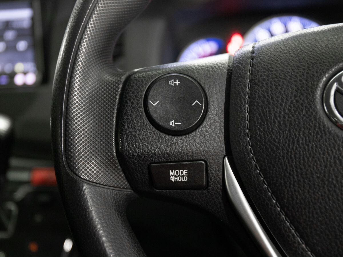 Toyota Isis 2013 - фото автомобиля