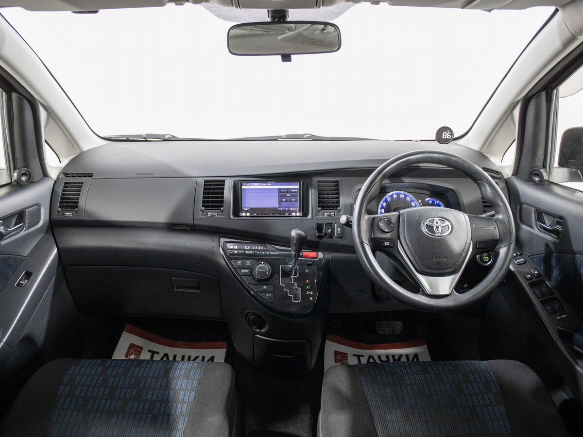 Toyota Isis 2013 - фото автомобиля