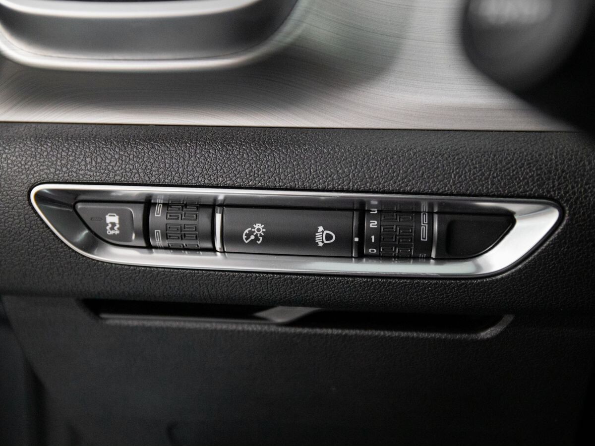 Geely Coolray 2021 - фото автомобиля