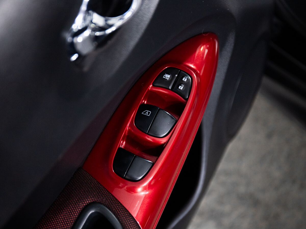 Nissan Juke 2011 - фото автомобиля