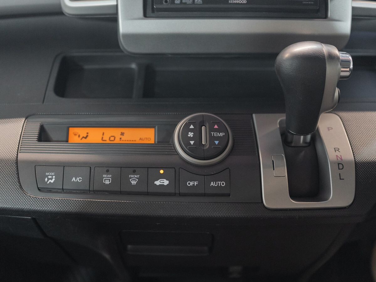 Honda Freed 2010 - фото автомобиля