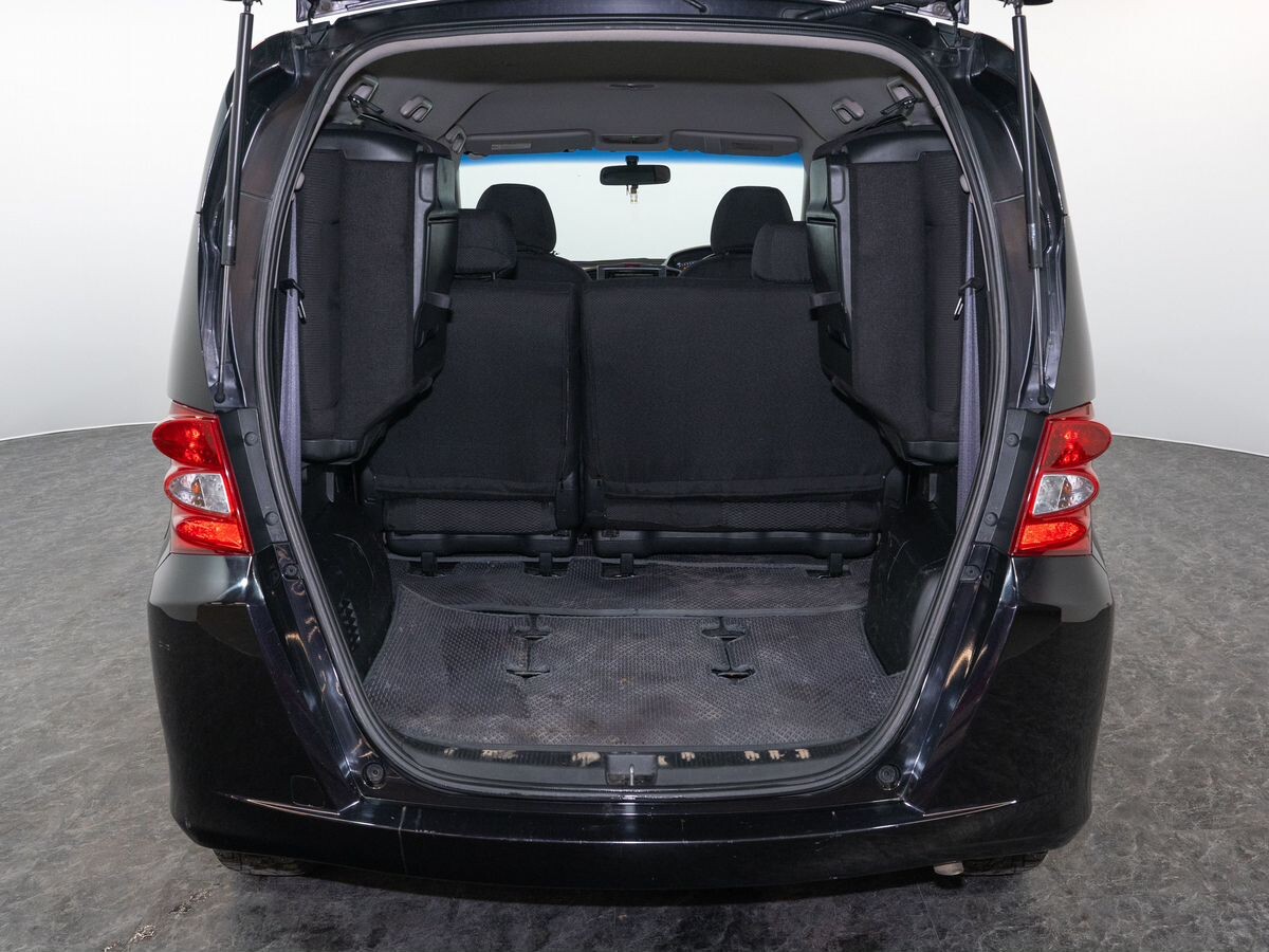 Honda Freed 2010 - фото автомобиля