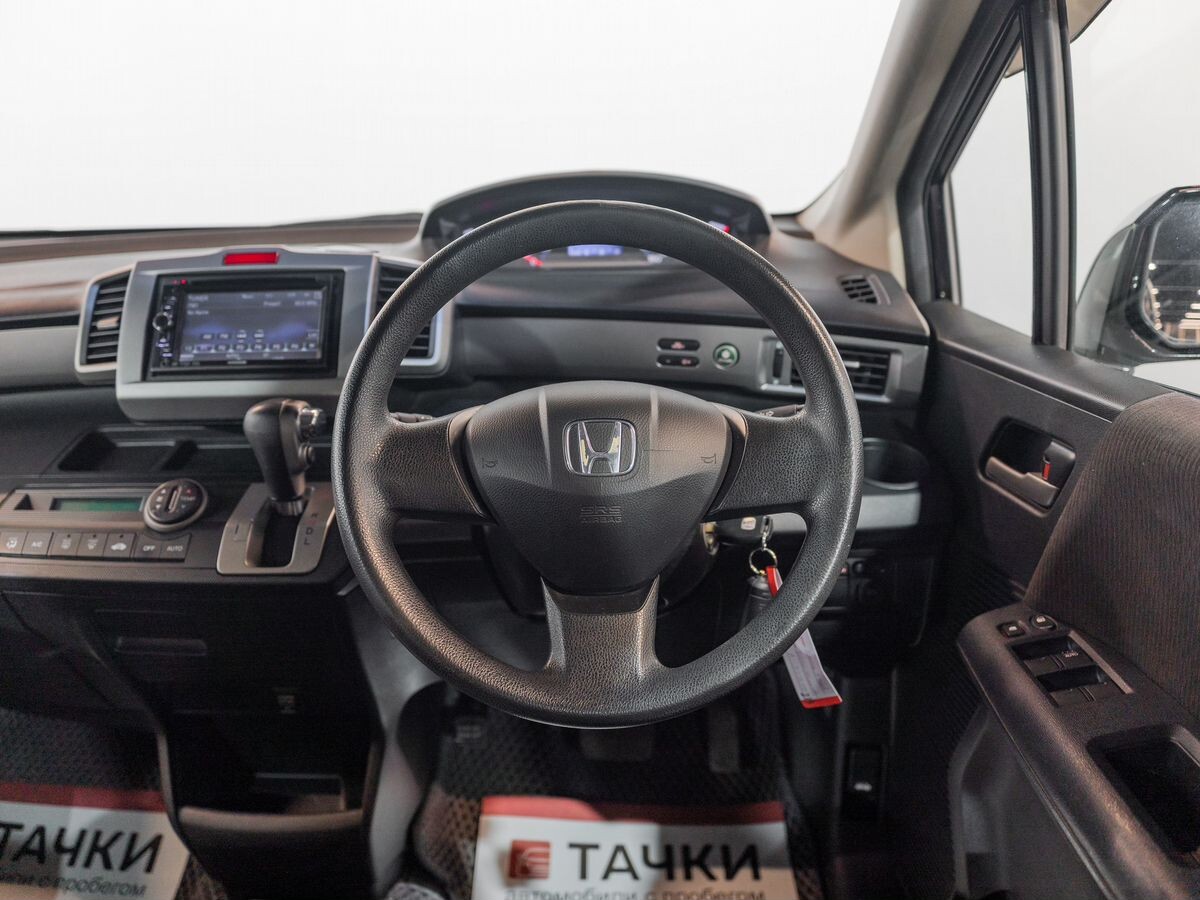Honda Freed 2010 - фото автомобиля