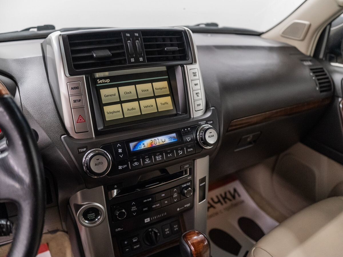 Toyota Land Cruiser Prado 2010 - фото автомобиля