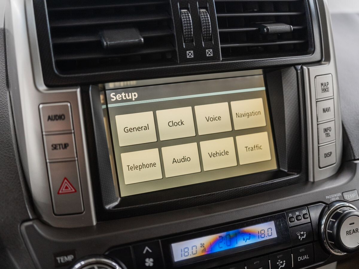 Toyota Land Cruiser Prado 2010 - фото автомобиля