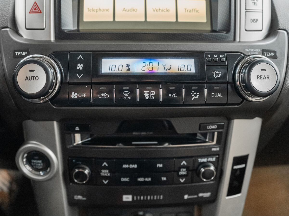 Toyota Land Cruiser Prado 2010 - фото автомобиля