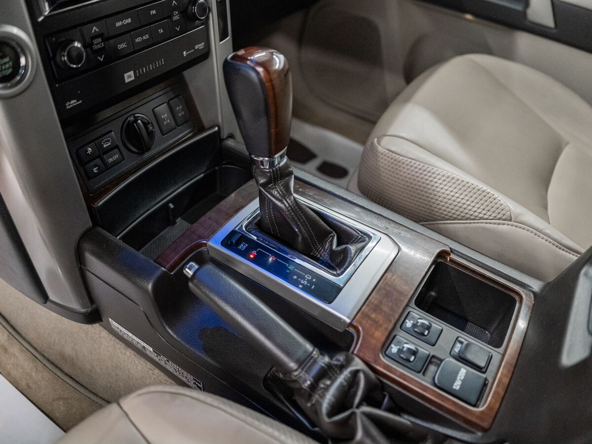 Toyota Land Cruiser Prado 2010 - фото автомобиля