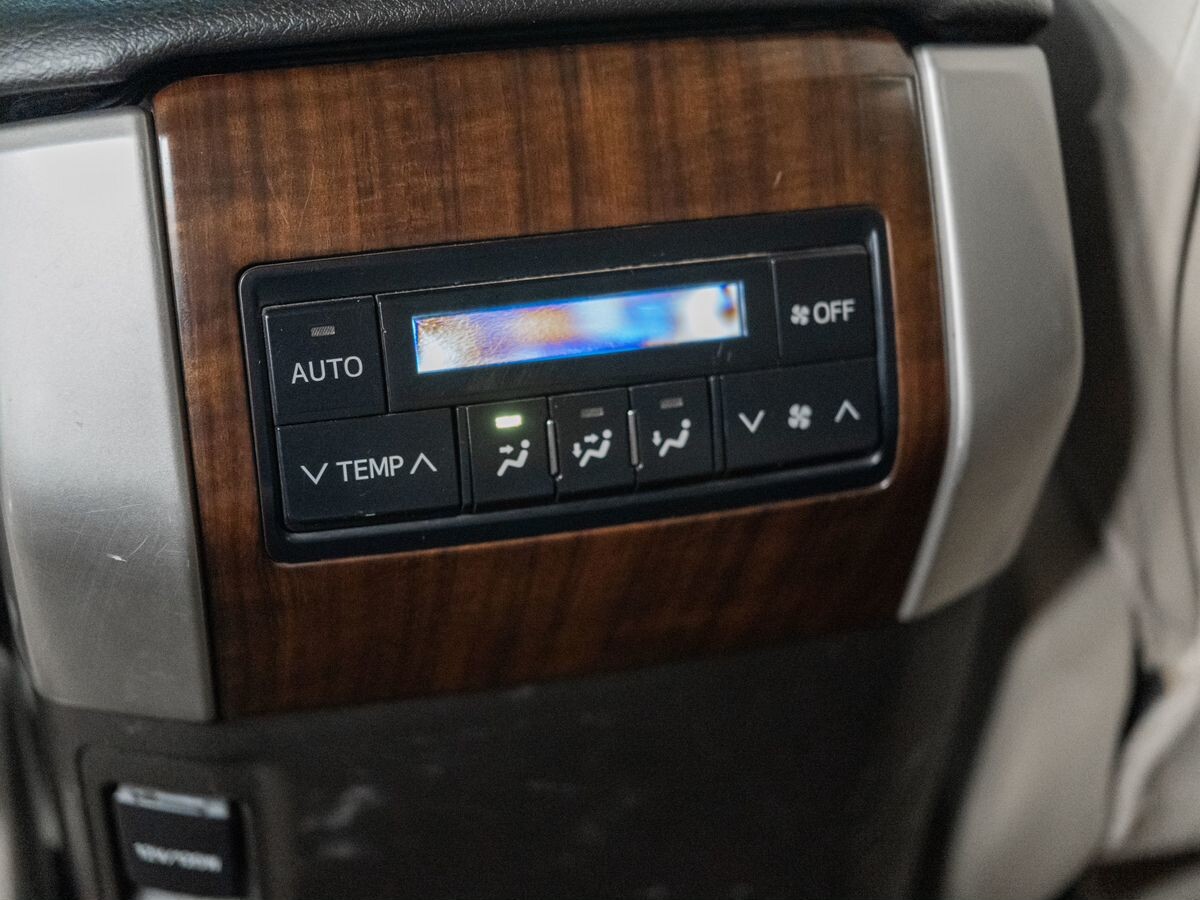 Toyota Land Cruiser Prado 2010 - фото автомобиля