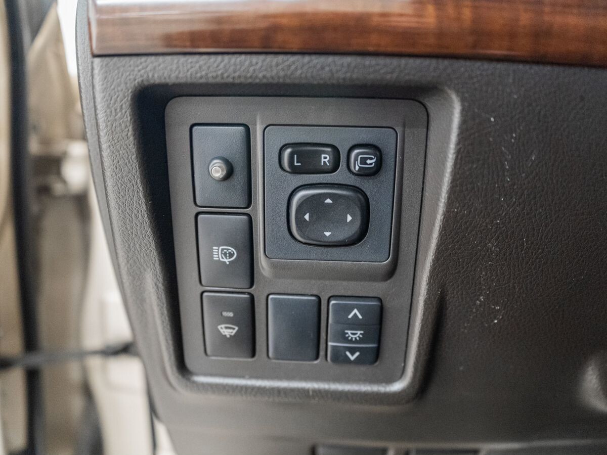 Toyota Land Cruiser Prado 2010 - фото автомобиля