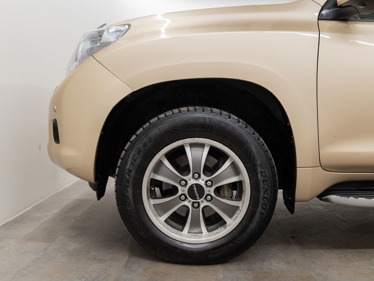 Toyota Land Cruiser Prado 2010 - фото автомобиля