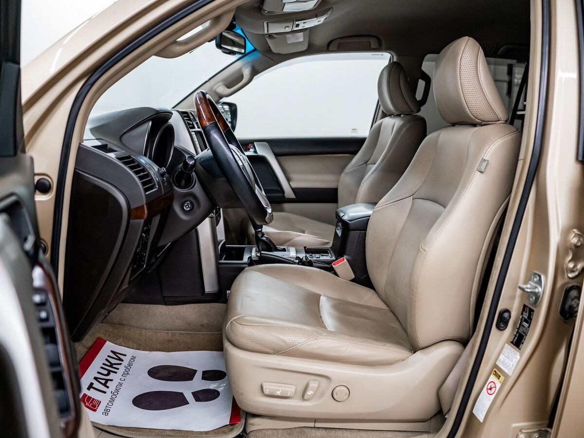 Toyota Land Cruiser Prado 2010 - фото автомобиля