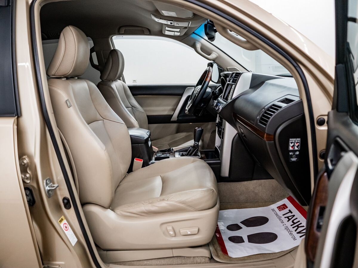 Toyota Land Cruiser Prado 2010 - фото автомобиля