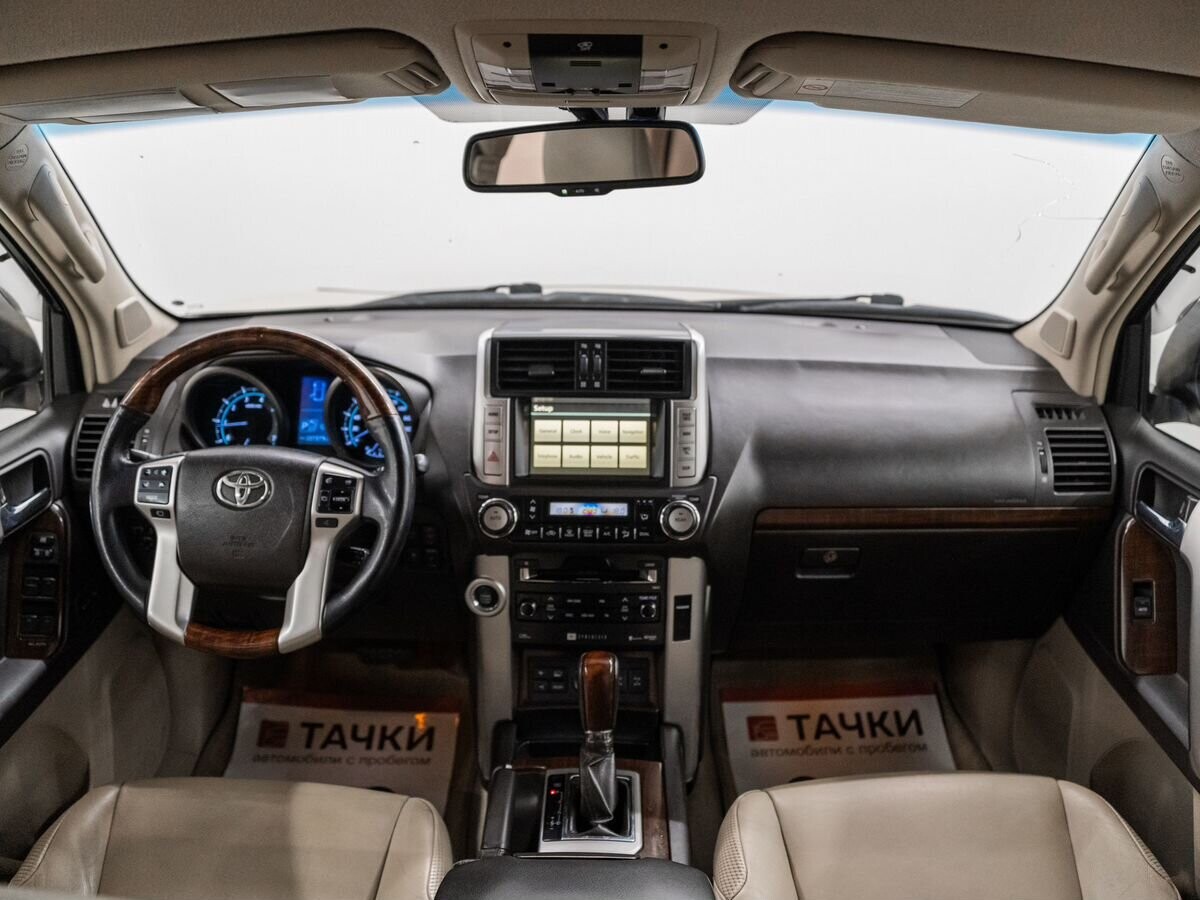 Toyota Land Cruiser Prado 2010 - фото автомобиля