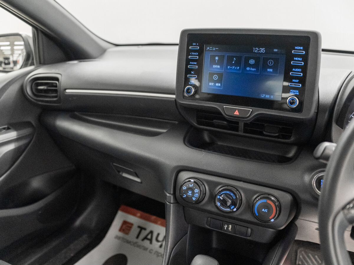 Toyota Yaris 2021 - фото автомобиля