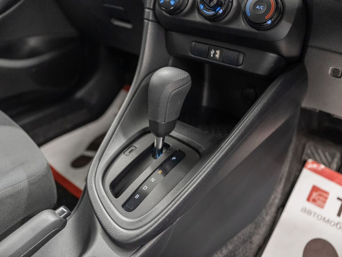 Toyota Yaris 2021 - фото автомобиля