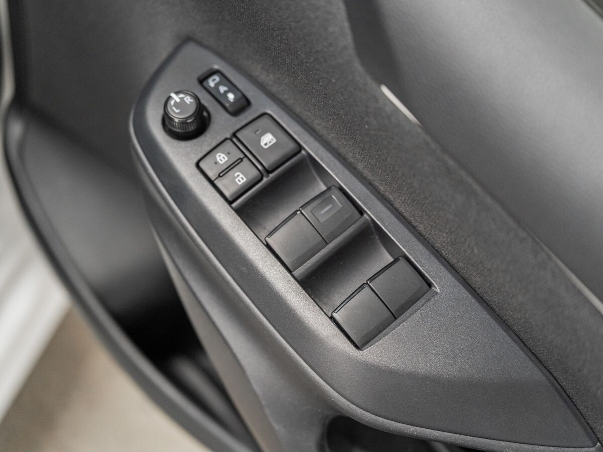 Toyota Yaris 2021 - фото автомобиля