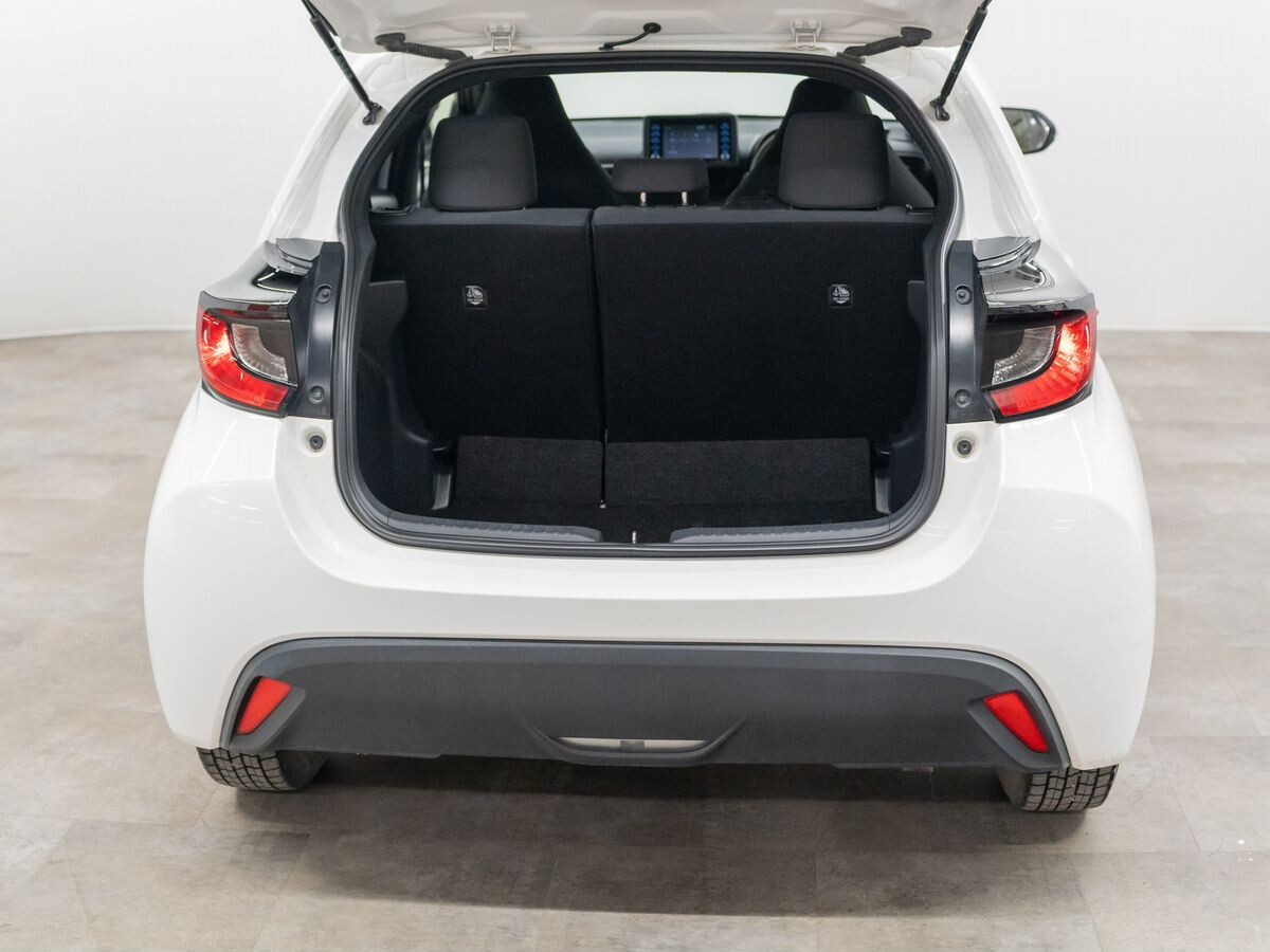 Toyota Yaris 2021 - фото автомобиля