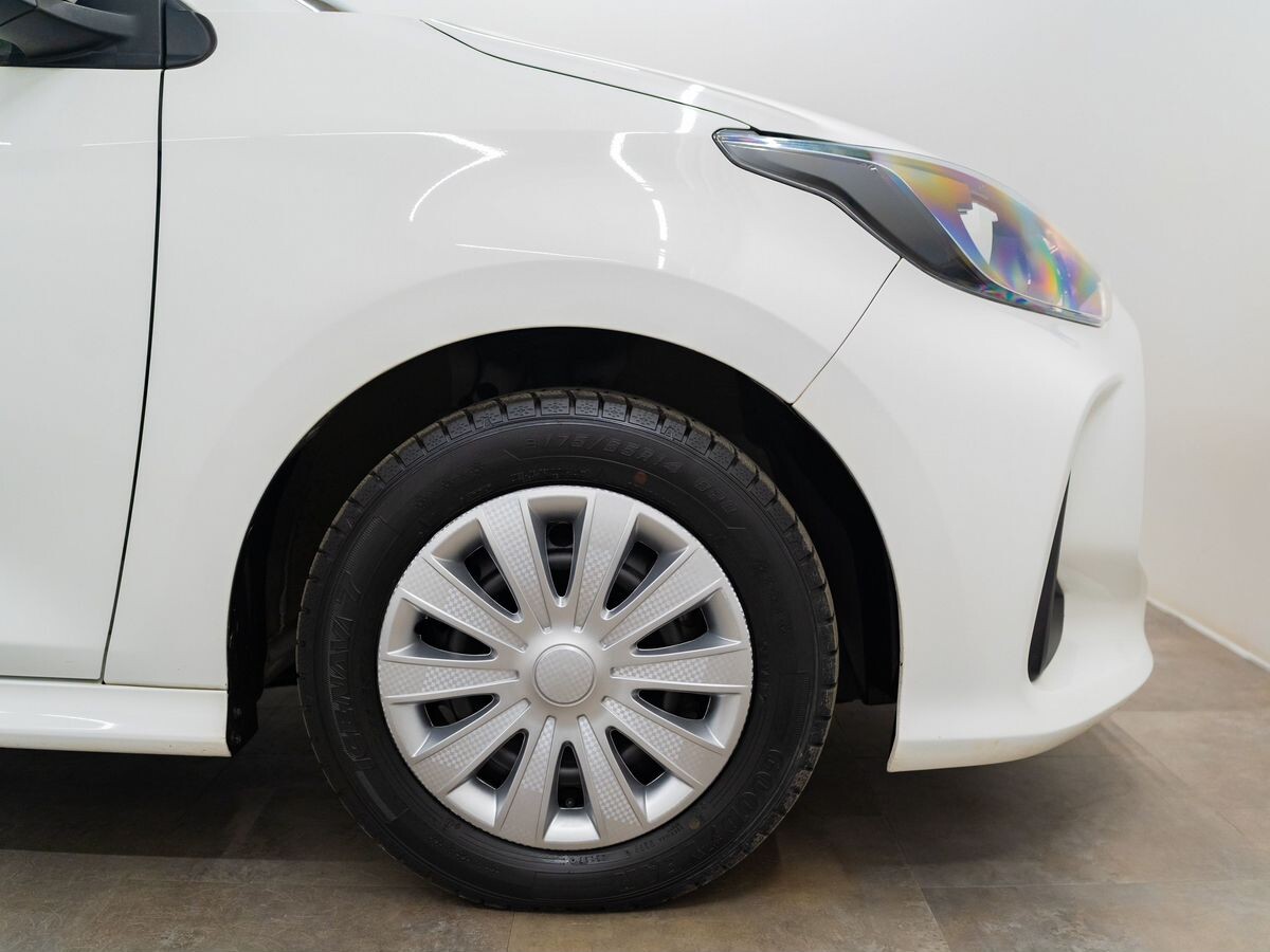 Toyota Yaris 2021 - фото автомобиля
