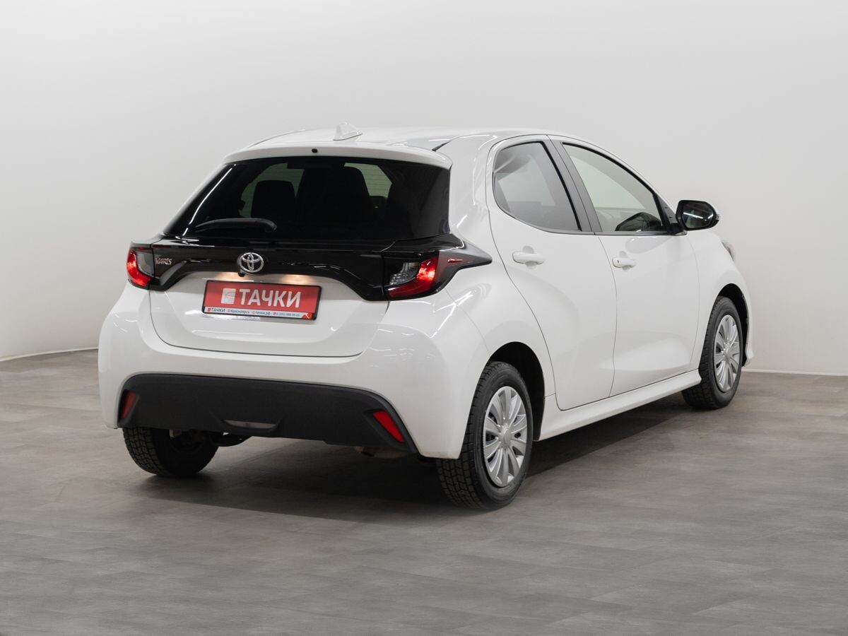 Toyota Yaris 2021 - фото автомобиля