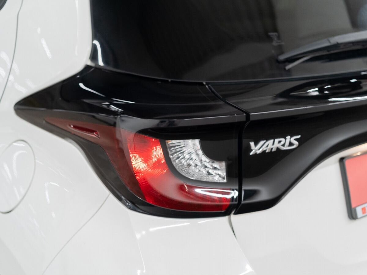Toyota Yaris 2021 - фото автомобиля