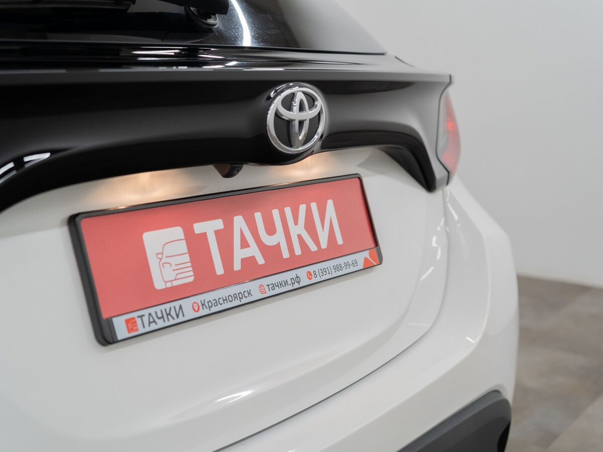 Toyota Yaris 2021 - фото автомобиля