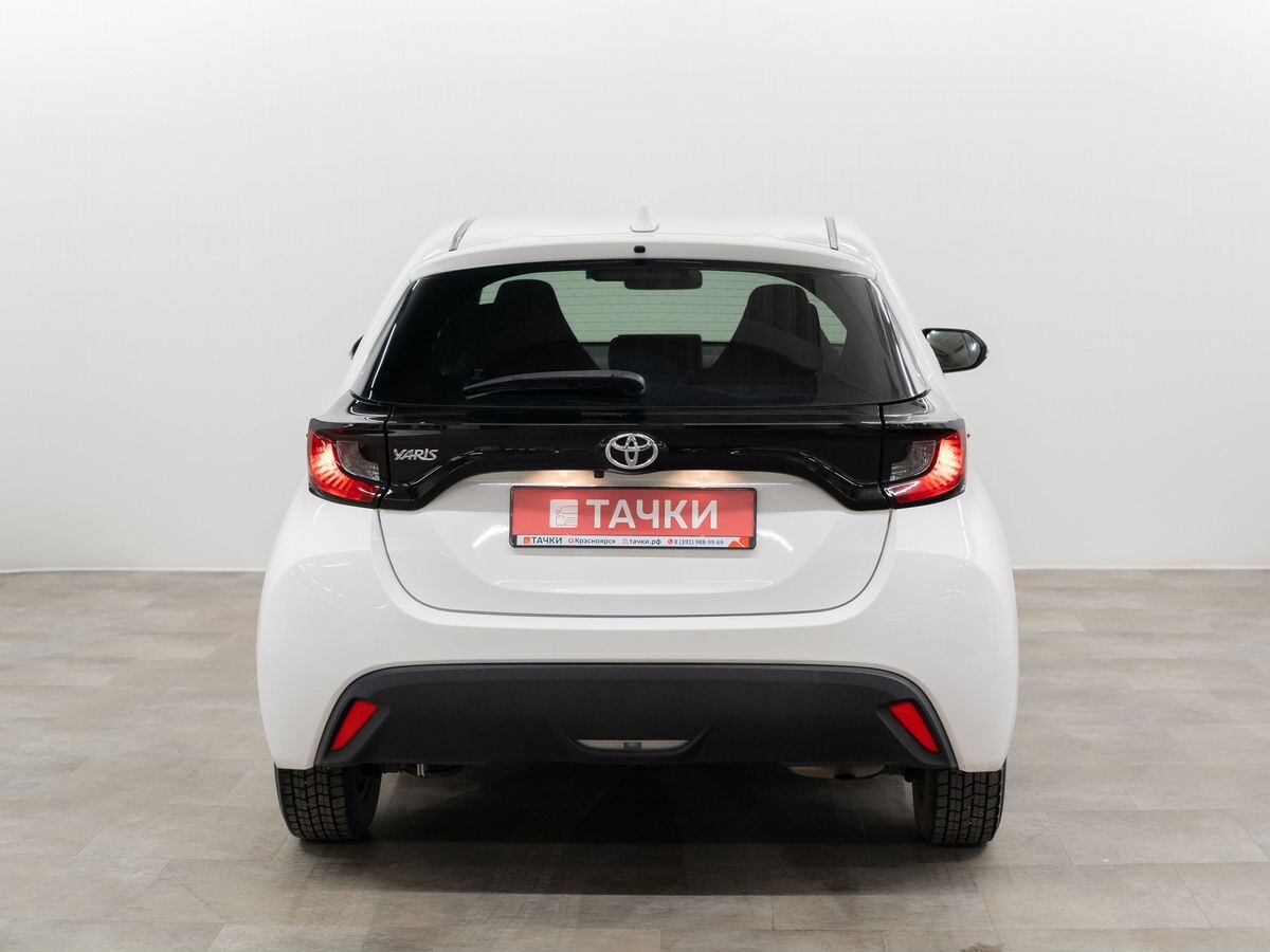 Toyota Yaris 2021 - фото автомобиля
