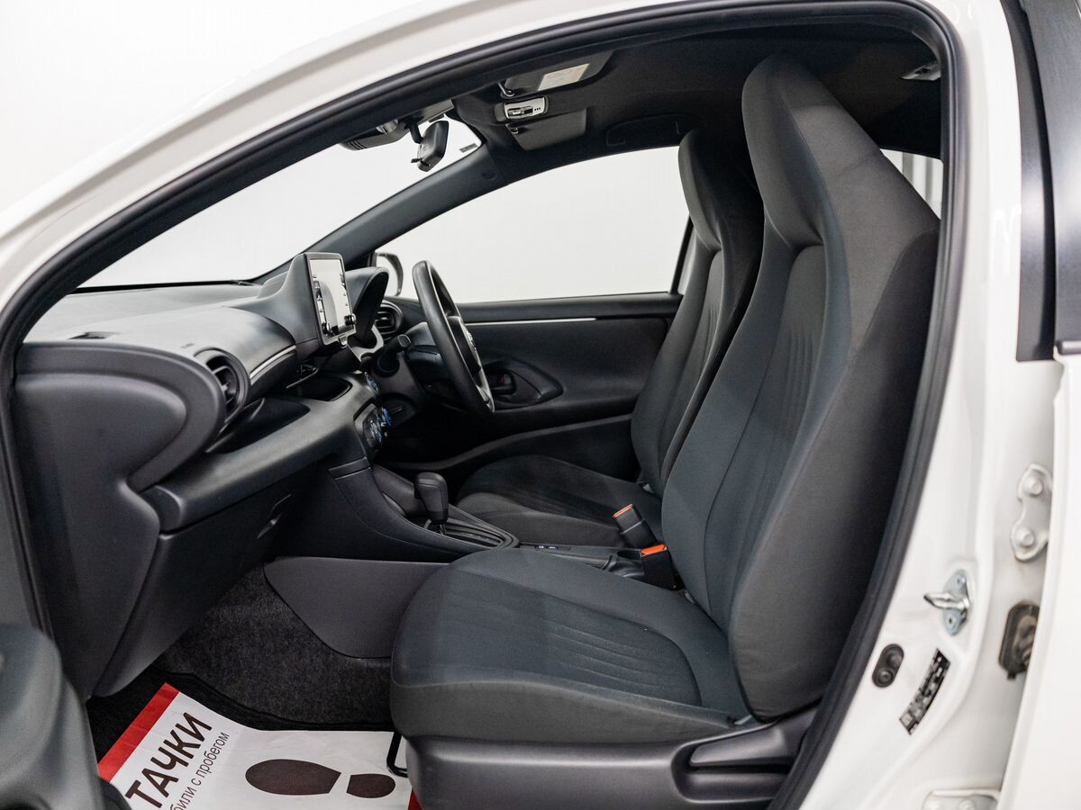 Toyota Yaris 2021 - фото автомобиля