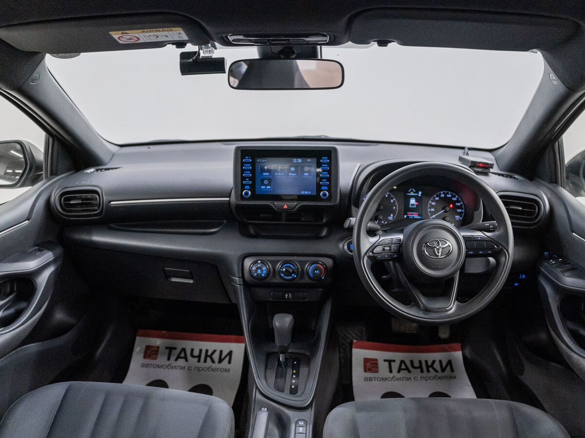 Toyota Yaris 2021 - фото автомобиля