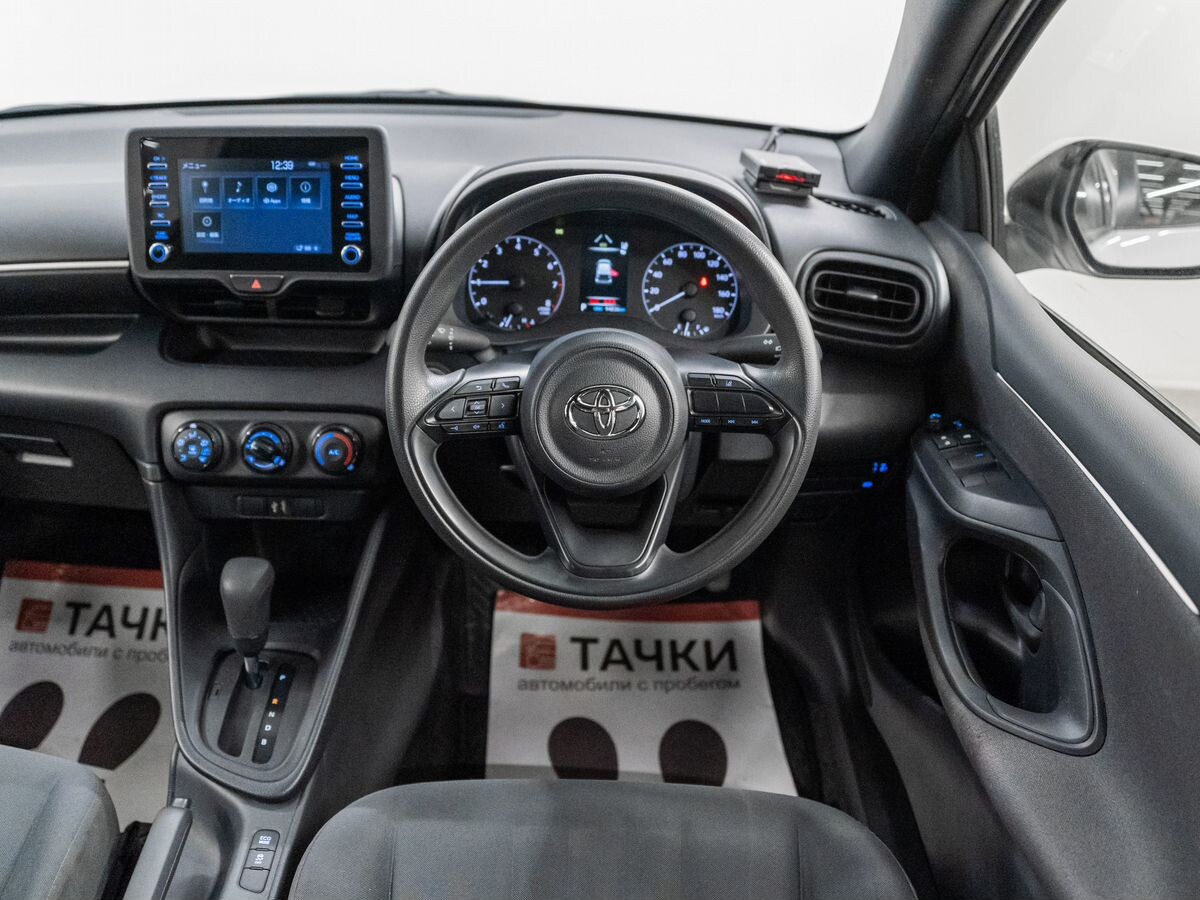 Toyota Yaris 2021 - фото автомобиля