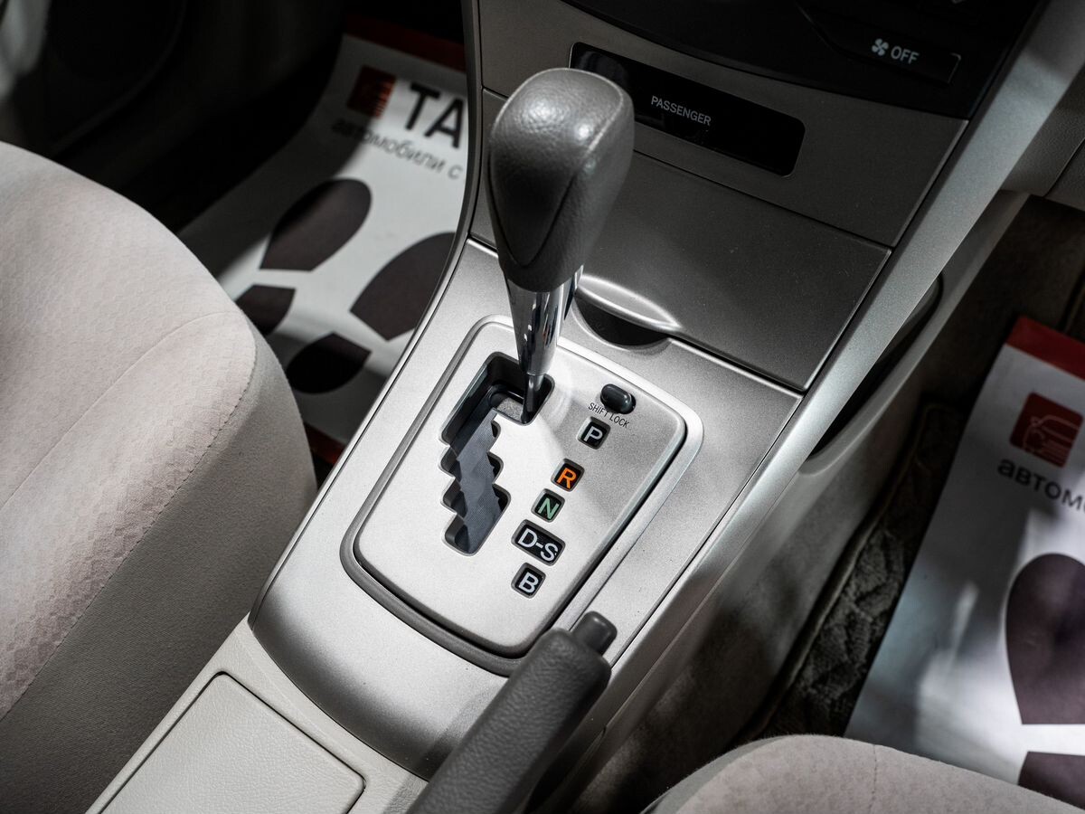 Toyota Corolla 2010 - фото автомобиля