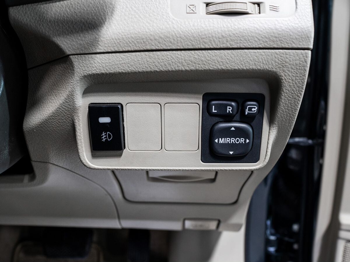 Toyota Corolla 2010 - фото автомобиля