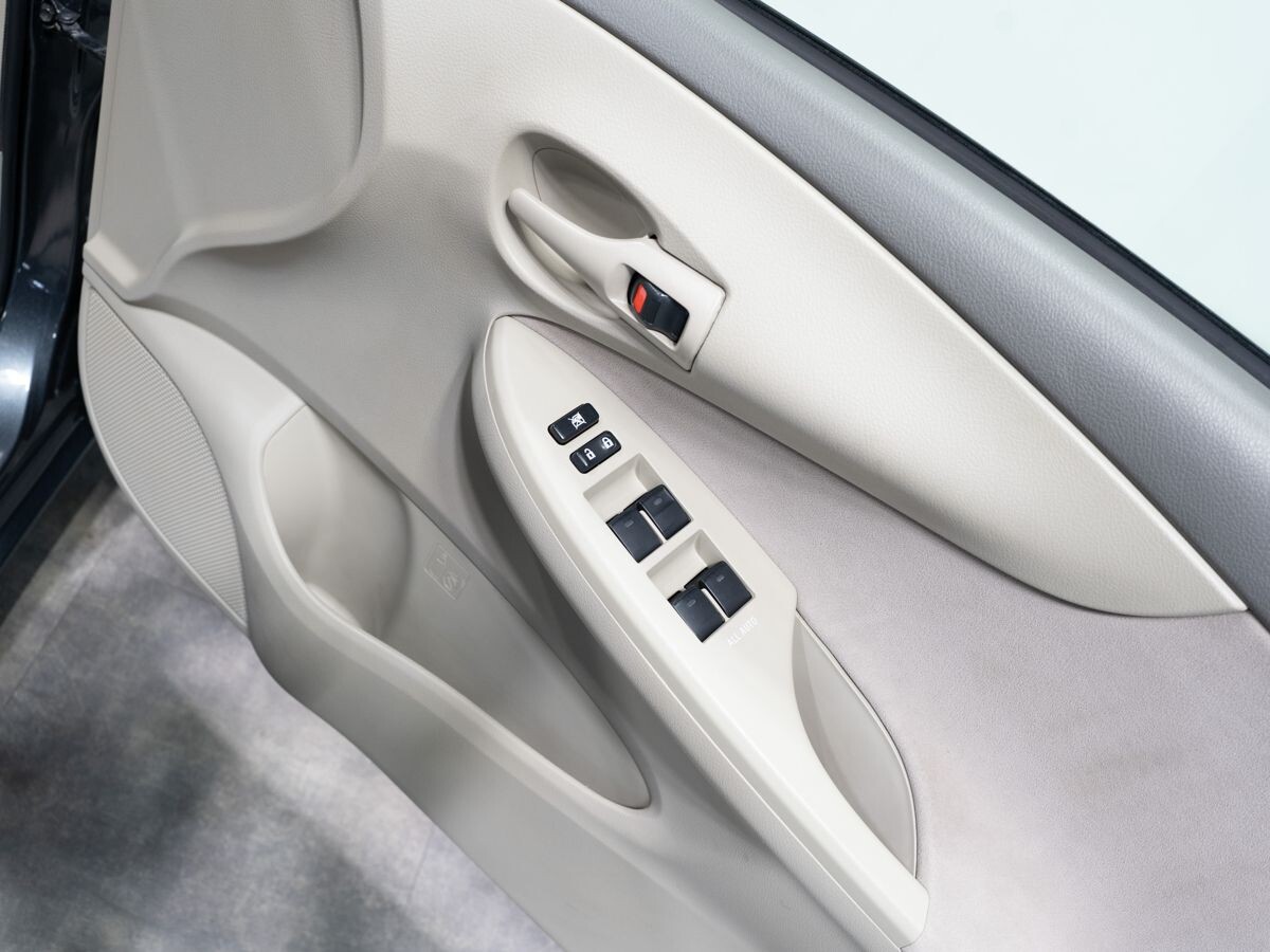 Toyota Corolla 2010 - фото автомобиля