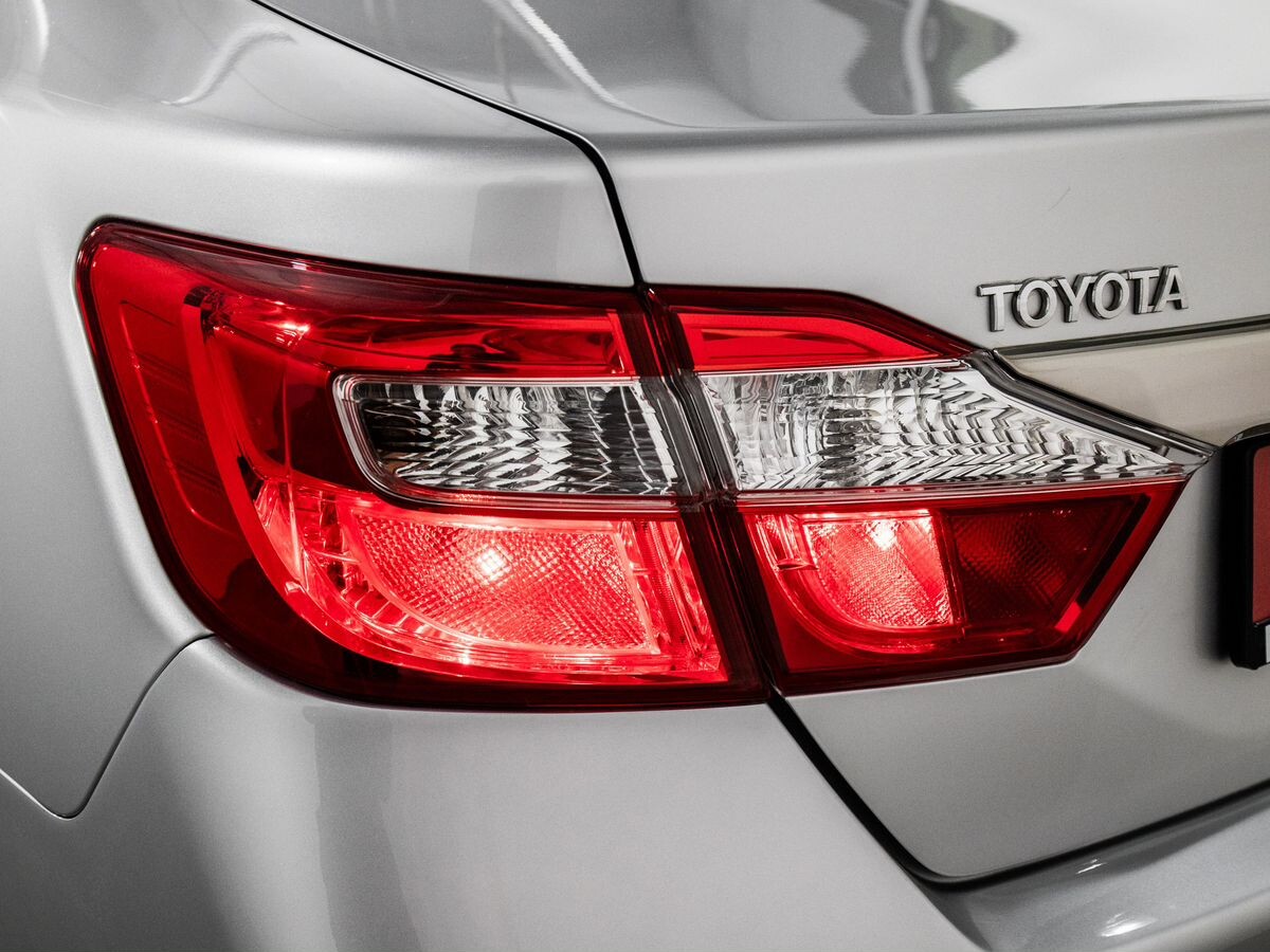 Toyota Camry 2014 - фото автомобиля